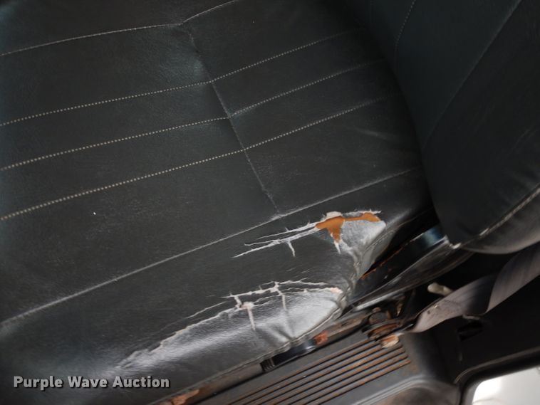 image for item DE4129 2004 GMC 7500 dump truck