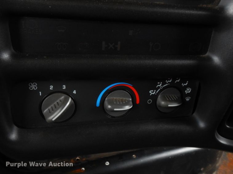 image for item DE4129 2004 GMC 7500 dump truck