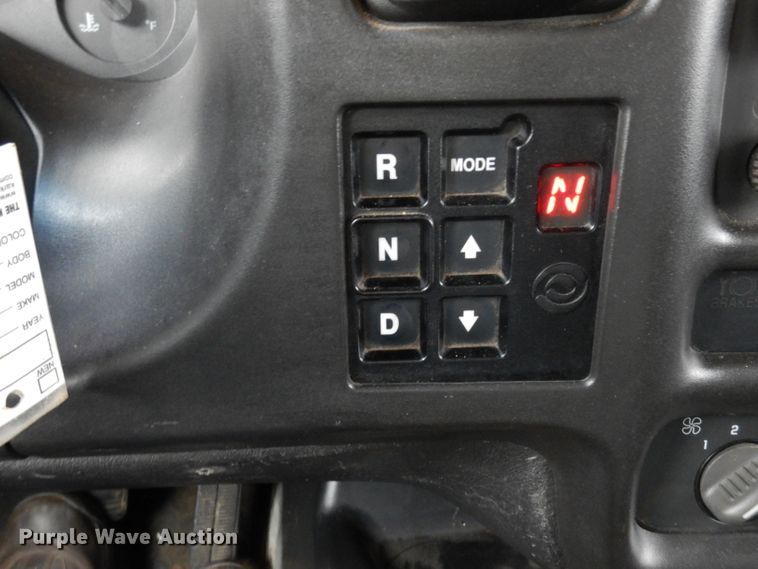 image for item DE4129 2004 GMC 7500 dump truck