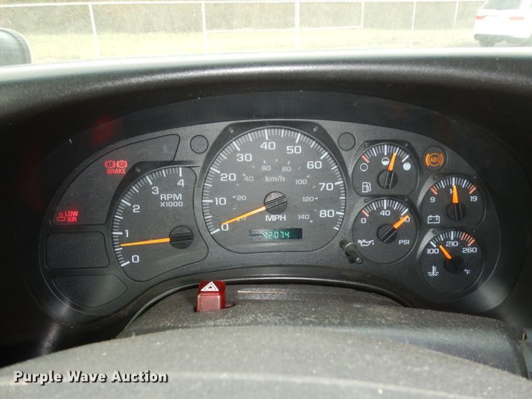 image for item DE4129 2004 GMC 7500 dump truck