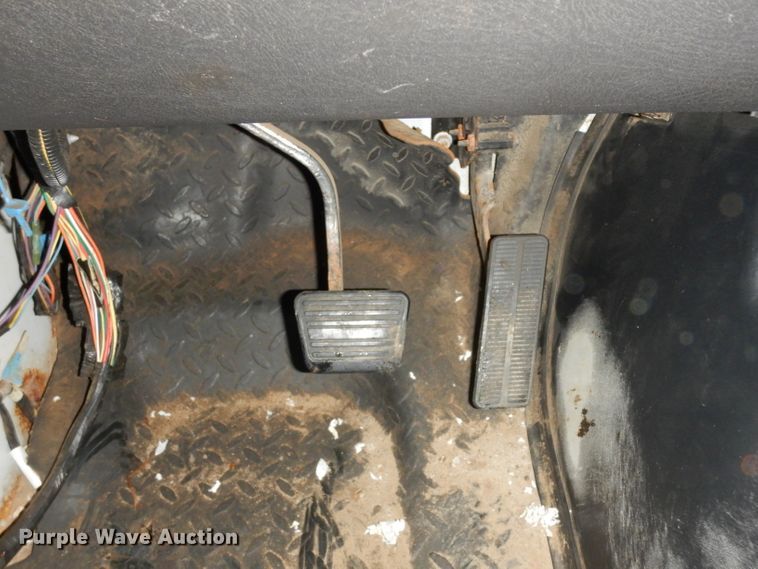 image for item DE4129 2004 GMC 7500 dump truck