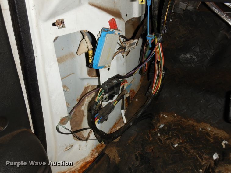 image for item DE4129 2004 GMC 7500 dump truck