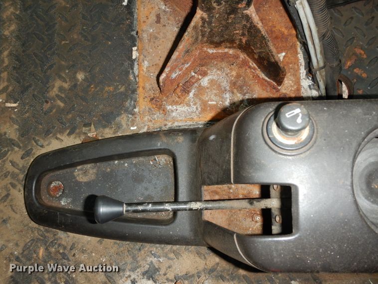 image for item DE4129 2004 GMC 7500 dump truck