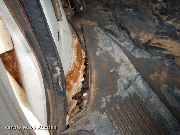 image for item DE4129 2004 GMC 7500 dump truck