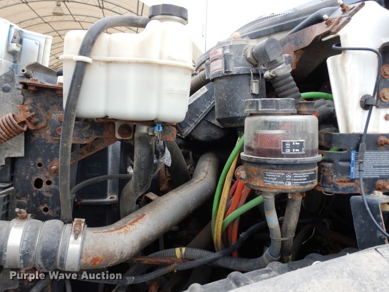 image for item DE4129 2004 GMC 7500 dump truck