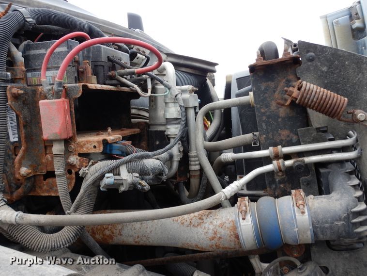 image for item DE4129 2004 GMC 7500 dump truck