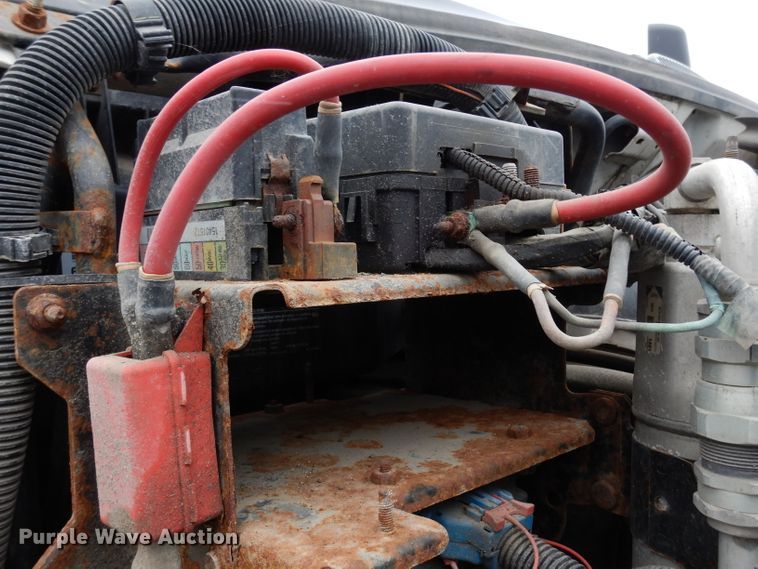 image for item DE4129 2004 GMC 7500 dump truck