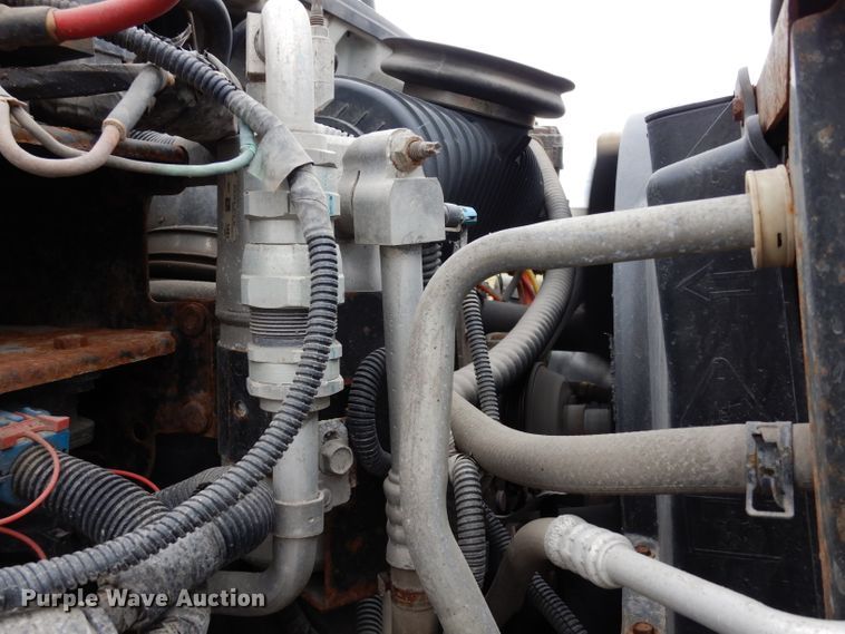 image for item DE4129 2004 GMC 7500 dump truck