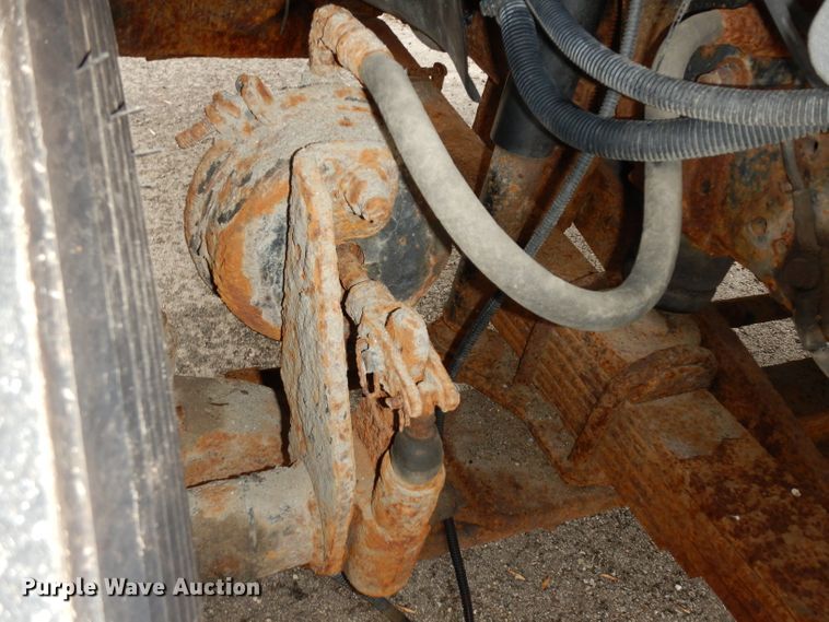 image for item DE4129 2004 GMC 7500 dump truck