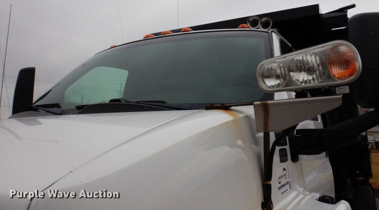 image for item DE4129 2004 GMC 7500 dump truck