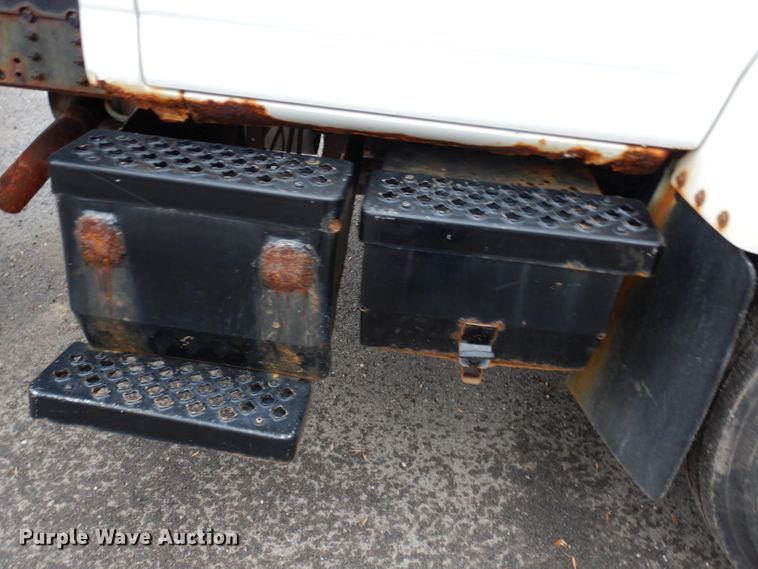 image for item DE4129 2004 GMC 7500 dump truck