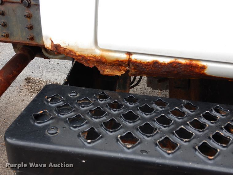 image for item DE4129 2004 GMC 7500 dump truck