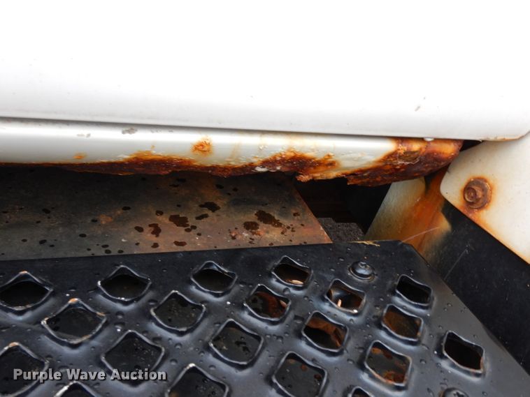 image for item DE4129 2004 GMC 7500 dump truck