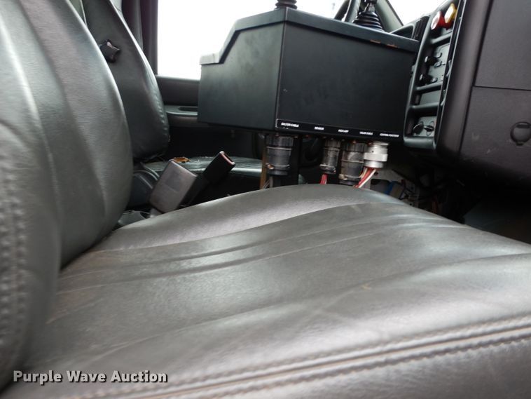 image for item DE4129 2004 GMC 7500 dump truck