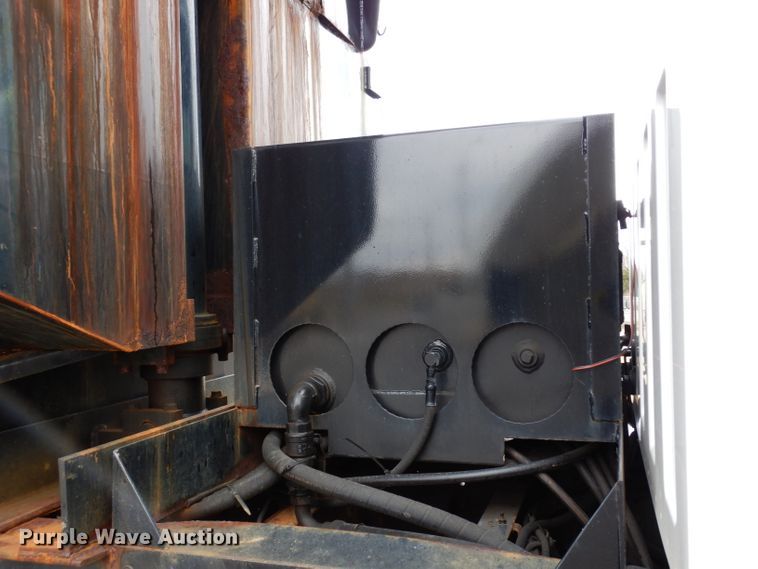 image for item DE4129 2004 GMC 7500 dump truck