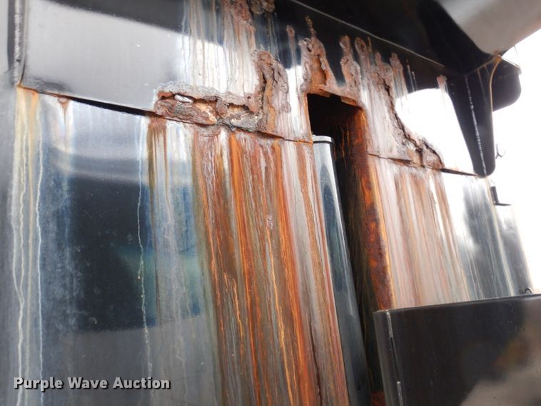 image for item DE4129 2004 GMC 7500 dump truck