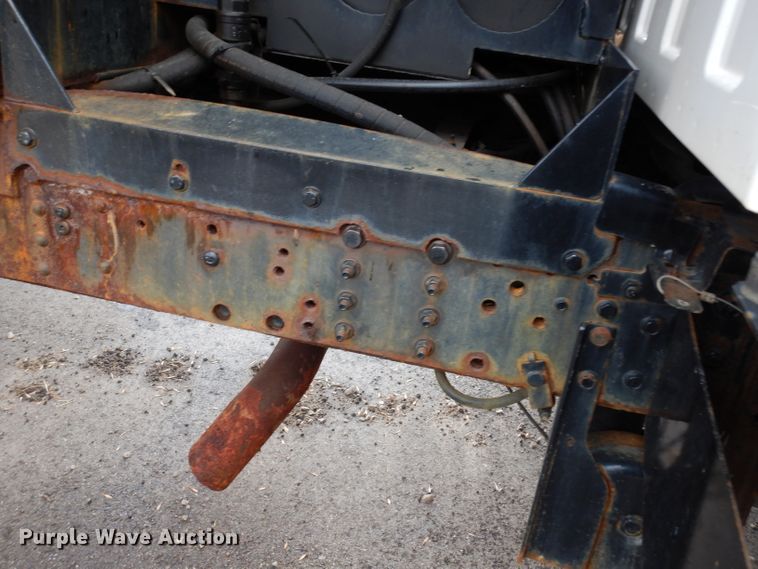 image for item DE4129 2004 GMC 7500 dump truck