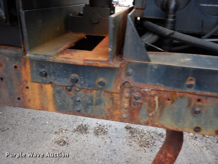 image for item DE4129 2004 GMC 7500 dump truck