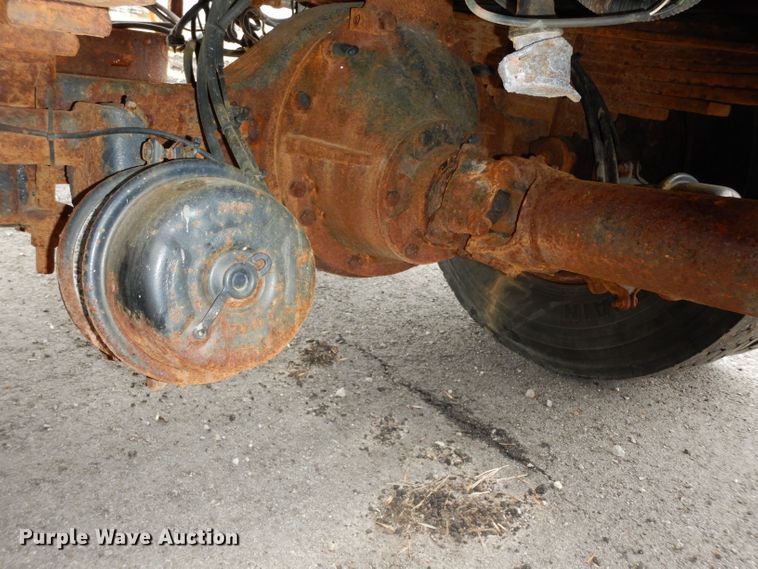 image for item DE4129 2004 GMC 7500 dump truck