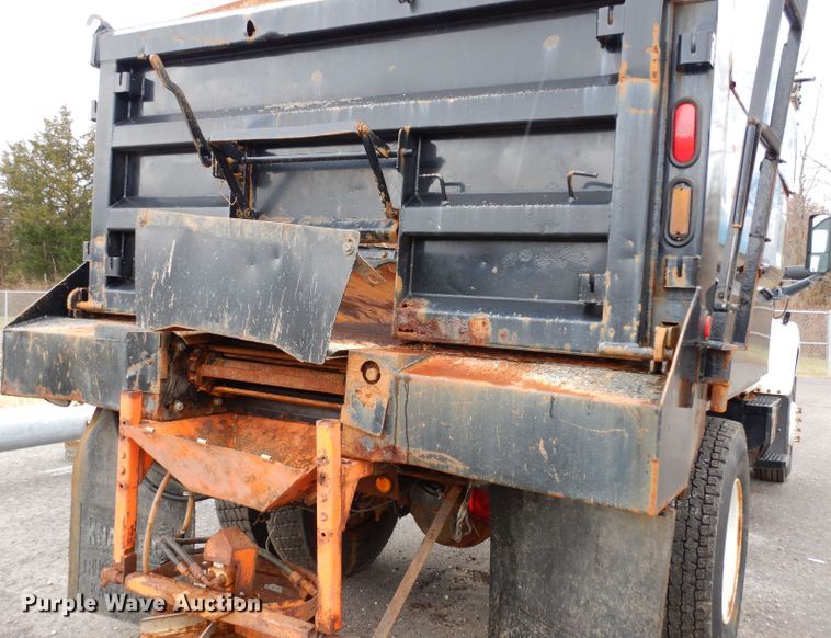 image for item DE4129 2004 GMC 7500 dump truck