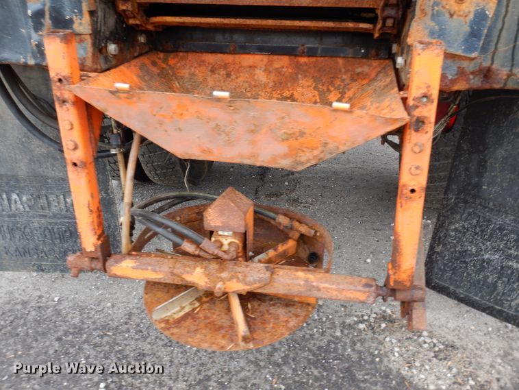 image for item DE4129 2004 GMC 7500 dump truck