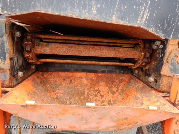 image for item DE4129 2004 GMC 7500 dump truck