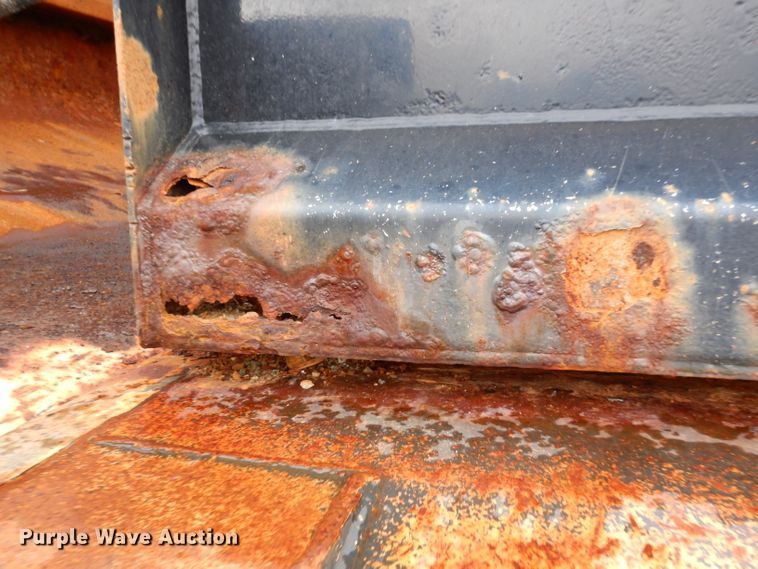 image for item DE4129 2004 GMC 7500 dump truck