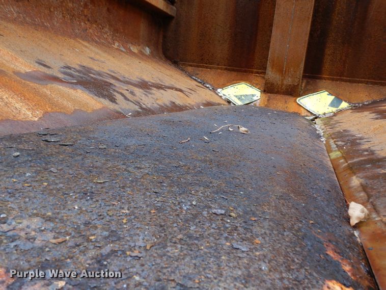 image for item DE4129 2004 GMC 7500 dump truck