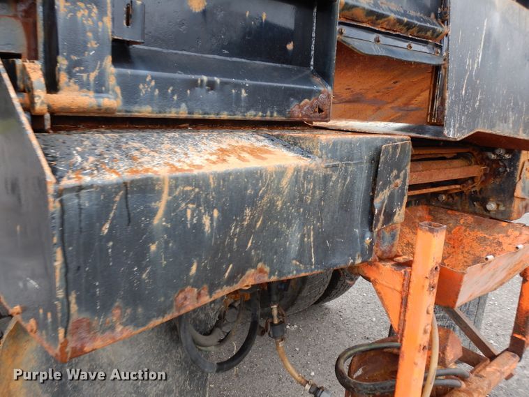 image for item DE4129 2004 GMC 7500 dump truck