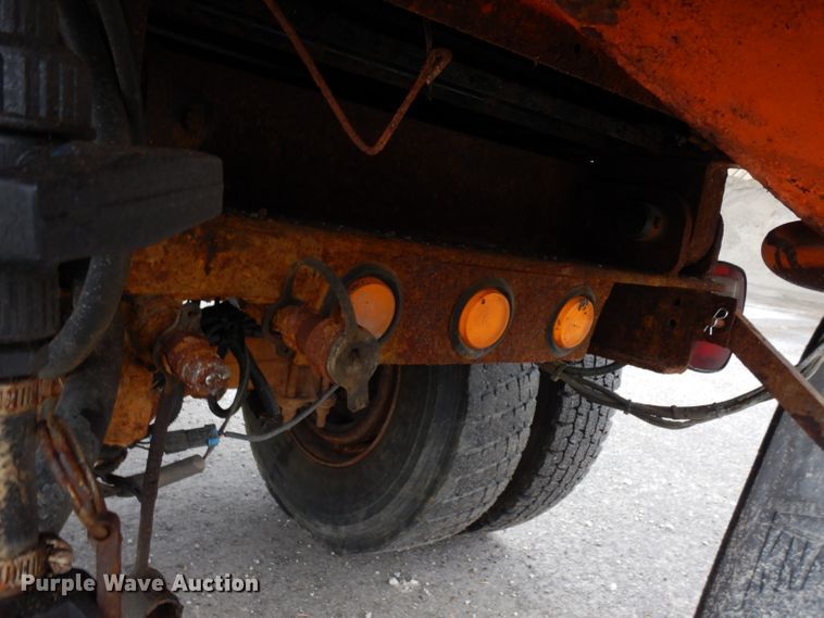 image for item DE4129 2004 GMC 7500 dump truck