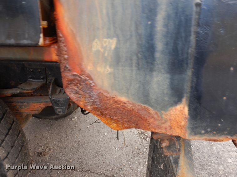 image for item DE4129 2004 GMC 7500 dump truck