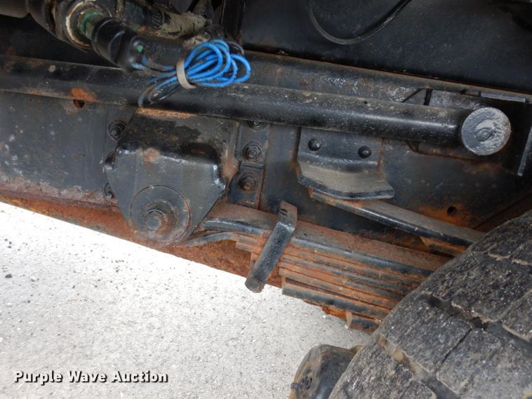 image for item DE4129 2004 GMC 7500 dump truck