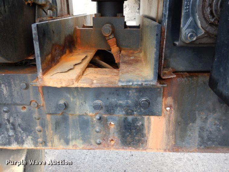 image for item DE4129 2004 GMC 7500 dump truck