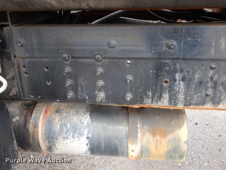 image for item DE4129 2004 GMC 7500 dump truck