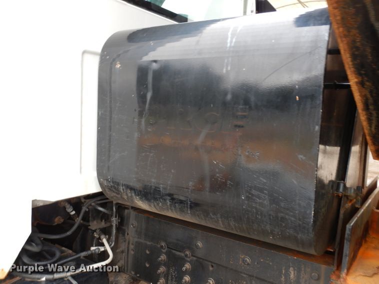 image for item DE4129 2004 GMC 7500 dump truck