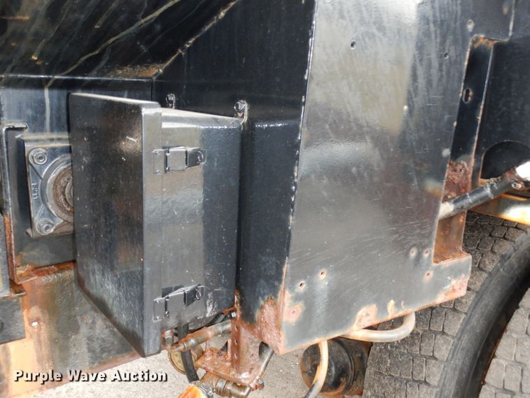 image for item DE4129 2004 GMC 7500 dump truck