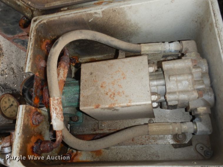 image for item DE4129 2004 GMC 7500 dump truck