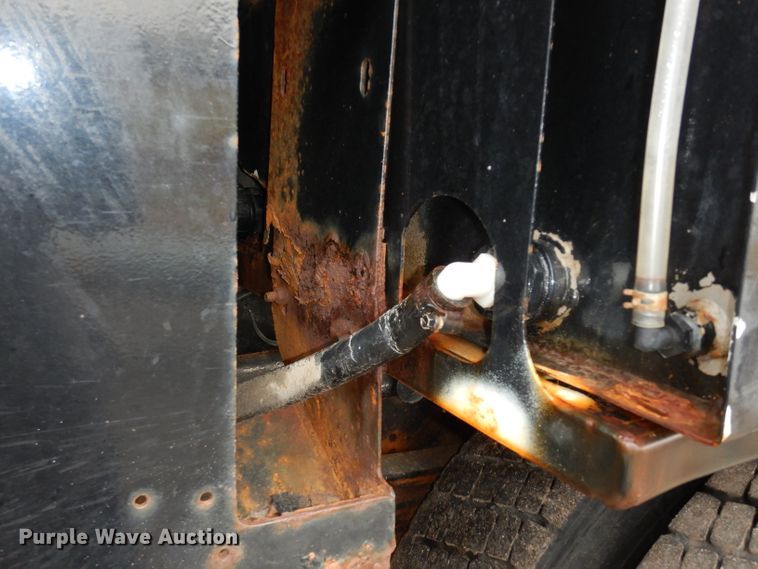 image for item DE4129 2004 GMC 7500 dump truck