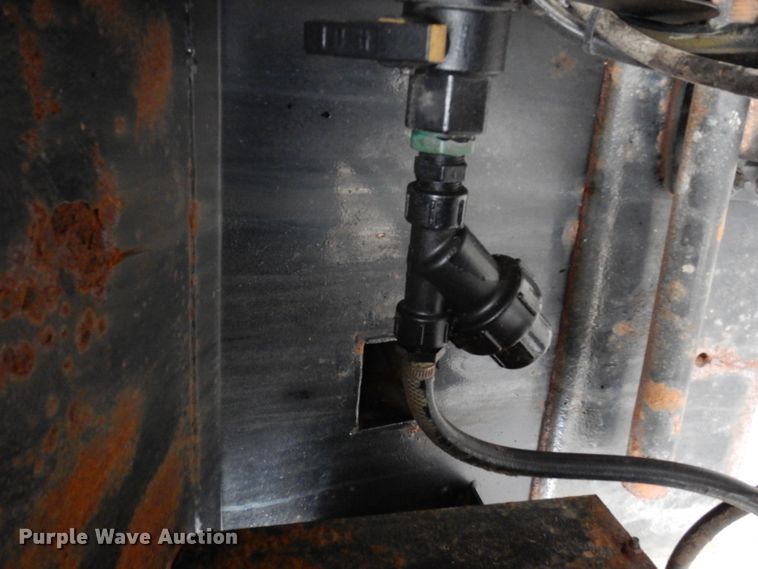 image for item DE4129 2004 GMC 7500 dump truck