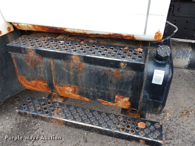 image for item DE4129 2004 GMC 7500 dump truck