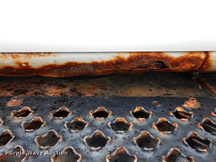 image for item DE4129 2004 GMC 7500 dump truck