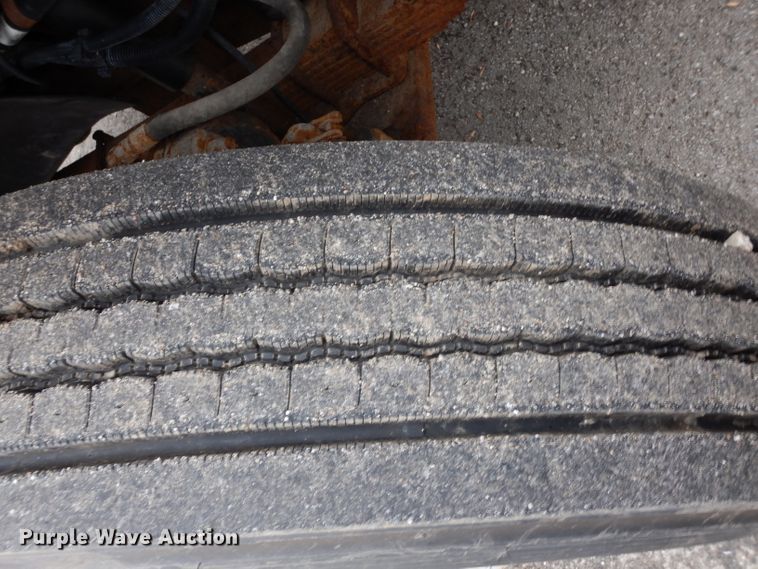 image for item DE4129 2004 GMC 7500 dump truck