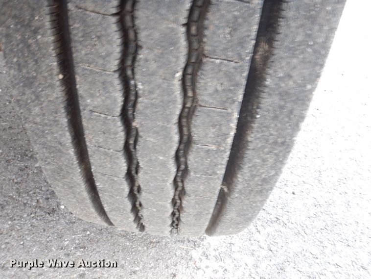 image for item DE4129 2004 GMC 7500 dump truck