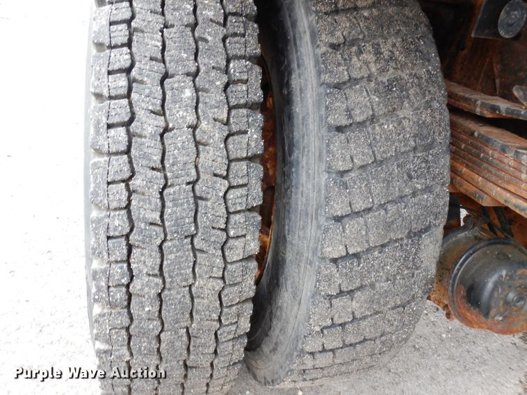 image for item DE4129 2004 GMC 7500 dump truck