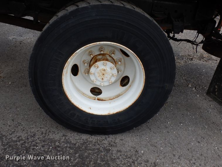 image for item DE4129 2004 GMC 7500 dump truck