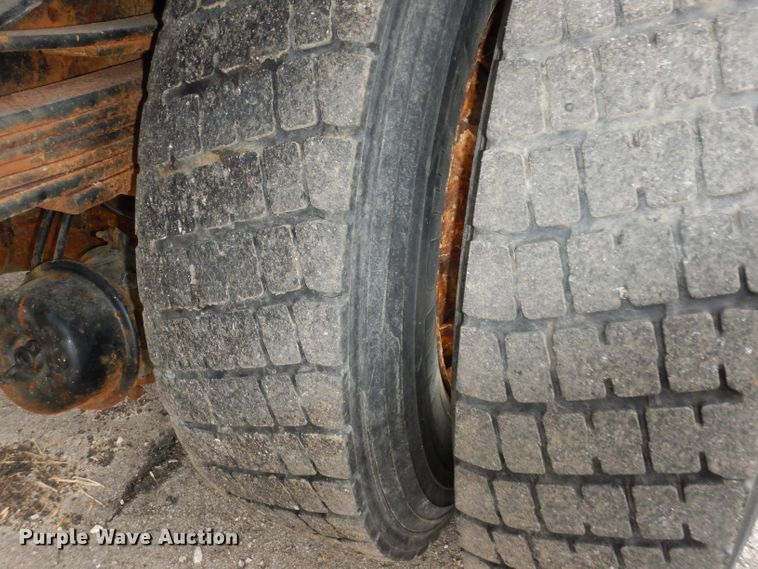 image for item DE4129 2004 GMC 7500 dump truck