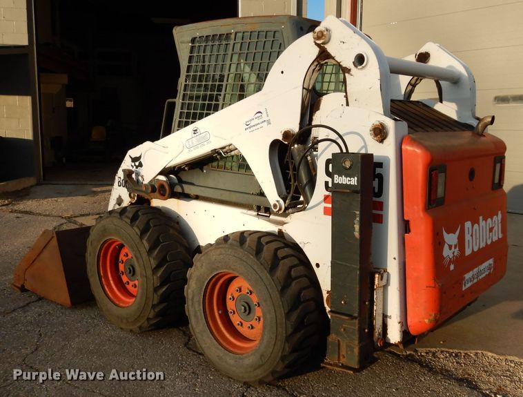 image for item DE4147 2005 Bobcat S205 skid steer