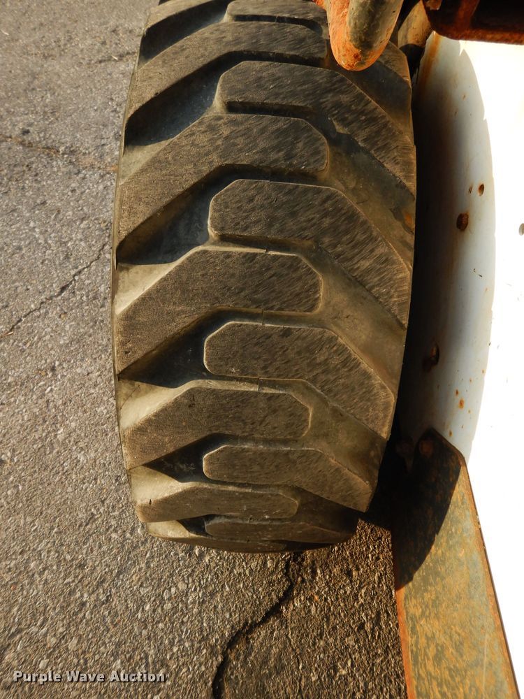 image for item DE4147 2005 Bobcat S205 skid steer