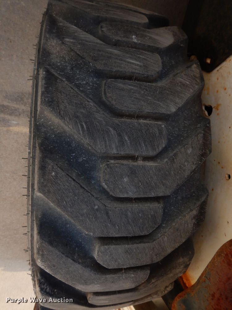 image for item DE4147 2005 Bobcat S205 skid steer