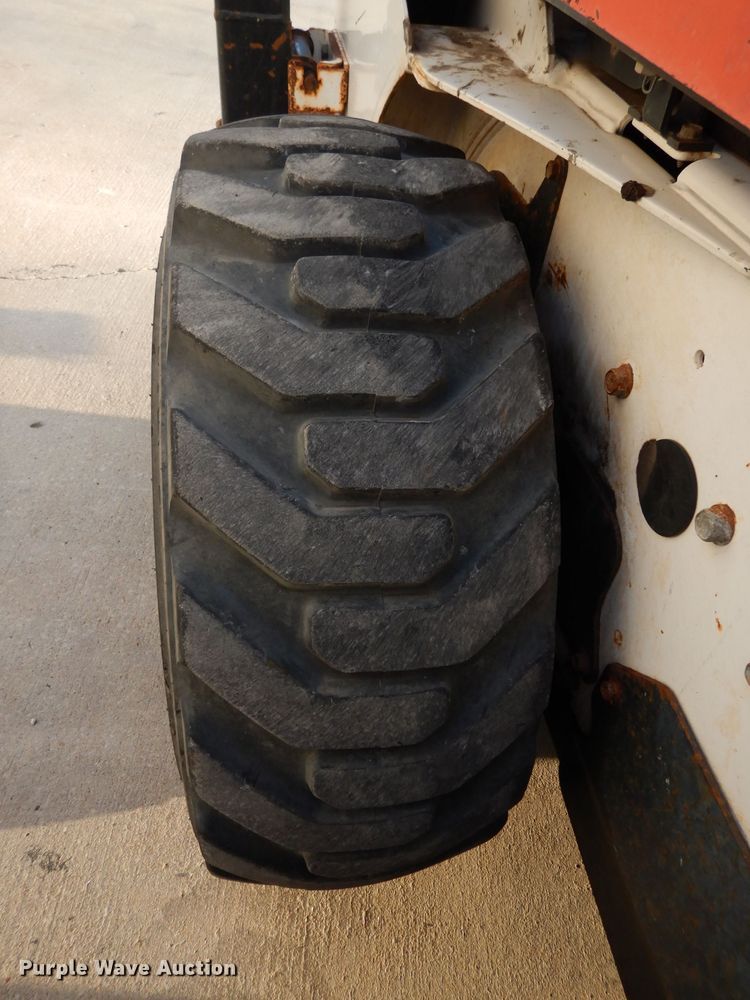 image for item DE4147 2005 Bobcat S205 skid steer